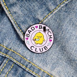 -Animais bonitos Bad cadela Clube Rodada Broche criativa amarelo pequeno Pato Faca dos desenhos animados Pin emblema lapela do estudante fêmea presente rosa moda
