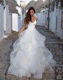 -Neck V elegante cintas de espaguete Uma linha de vestidos de casamento Backless Robe de Mariage delicada frisada Ruffles Vestido de Noiva