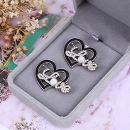 Women Crystal Letter Love Brooch Heart Brooch Suit Lapel Pin Gift for Love Girlfriend Fashion Jewellery Accessories