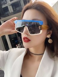 2020 Newest woman's Sunglasses,fashion catwalk show sunglasses, characteristic Lenses Leg two colors sunglasses, top quality Plank GG0647AS