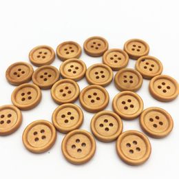 300pcs 18mm Wood Natural Light Brown 4 Holes Round Sewing Buttons Embellishments DIY Crafts For Scraf Bags Decorations