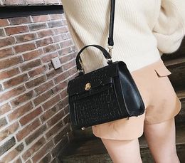 New-high quality high-end designer L shoulder bag69