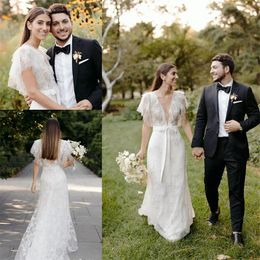 Elegant Sheath Wedding Dresses Sexy V-neck Backless Appliqued Lace Beach Bridal Gowns Custom Made Ruched Tulle Robes De Mariée Z43