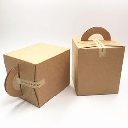 30pcs / Lot 9.5x9.5x11cm High Capacity Carry Gift Paper caixa caso longa faixa Handmade com etiqueta do amor Handle Box Decoração pacote