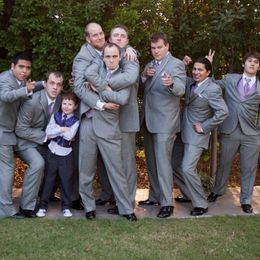 Fashion Grey Groomsmen Wedding Tuxedos Peaked Lapel Groom Best Men Wear Formal Dinner Prom Party Blazer Suits(Jacket+Pants)