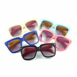 2021 Classical Designer Sunglasses Kids Size Full Plastic Frame With UV400 Lenses Cool Boy And Girl Pure Colours Design Eyewear Wholesale