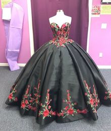 Black Floral Embroidered Charro Quinceanera Dresses Ball Gowns Formal Strapless Lace-up Satin Mexican Sweet 15 Dress Vintage Prom Party Gown