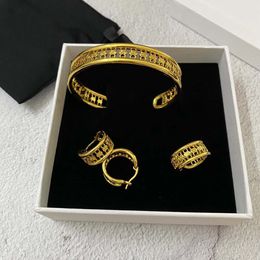 -2020 neue, qualitativ hochwertige Luxus-Designer-Schmuck-Set berühmten Marke Ohrringe Ring Armband für Mode, Frauen, Mädchen-Parteigeschenk Schmuck