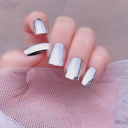 -Les femmes de la mode européenne et américaine ongles artificiels court de conception de presse sur les ongles avec de la colle filles Style Punk Métal Faux