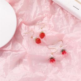 2020New Product Launch Girl Sweet Cute Pearl Acrylic Strawberry Flower Earrings Summer Fashion Short Section Fruit Women Jewellery