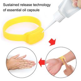 Adjustable hand sanitizer wristband hand sanitizer dispenser Portable bracelet pump with installable wrist HHF1106
