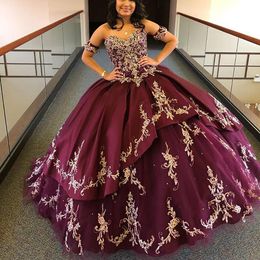 Classy Burgundy Ball Gown Quinceanera Dresses Sweetheart Neck Appliques Gold Lace Sweet 16 Dress Satin Prom Party Masquerade Gowns