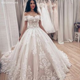 Soft Puffy Tulle Lace Long Wedding Gowns with Applques Off Shoulder Backless Lace Up Back Sweetheart Short Sleeves Custom Made