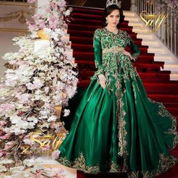 Emerald Green Muslim Evening Dresses with Long Sleeves Gold Lace Appliques Moroccan Princesses Romeo Plus Size Prom Gowns Quinceanra Dress