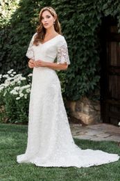 2020 New Vintage A-line Lace Modest Wedding Dresses Short Sleeves V Neck Simple Modest Temple Bridal Gowns Custom Made Robe De Mariee