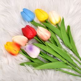 Multicolor Tulpen Künstliche Blumen Anordnung Hochzeitsblumensträuße echtes Gefühl PU Tulpen für Home Room Büro Party Hochzeitsdekoration
