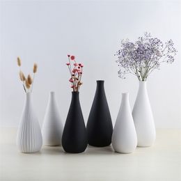 Simple Modern Ceramic White/Black Vase Living Room Tabletop Decor Artificial Dried Flowers Pots Home Decoration Wedding Gift LJ201208
