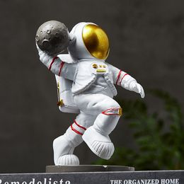 Europe People Figurines Astronaut Furnishing Crafts Home Decoration Accessories Creative Office Desk Decorate Boy Birthday Gifts LJ200903