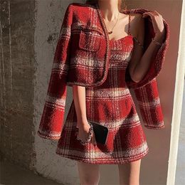 Winter Female Chic Woollen Two-Piece Sets Christmas Red Hepburn Style Jacket + Plaid Suspender Dress Suits 220302