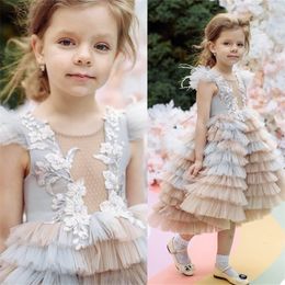 Hi Lo Princess Flower Girls Dresses Jewel Tiered Tulle First Communion Dress Sleeveless Feather Lace Applique Custom Made Kids Pageant Dress