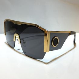 2220 Nuovi occhiali da sole per uomo Fashion Full Frame UV400 Protezione UV Lens Steampunk Summer Square Half top metal frame Style Comw With Package