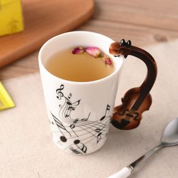 Creative Music Violin Style Guitar Ceramic Mug Coffee Tea Milk Stave Cups with Handle Coffee Mug Novelty Gifts Y200106