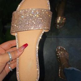 Verano Mujeres Básicos Diamantes Sandalias Crystal Shiny Slip-On Cut Out Ladies Sandalias planas Diapositivas al 9070