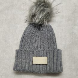 Il nuovo progettista di lana caldo del cappello di lana di inverno di Pom ha lavorato a maglia i cappelli alla moda di vendita calda dei cappelli delle donne Trasporto libero