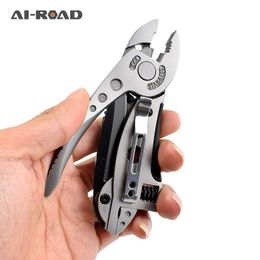 Multi-tool Pliers Mini Outdoor Camping Pocket Knife Screwdriver Set Repair Tool Pliers Wrench Combination 1Pc Y200321