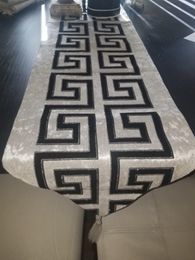 Chinese Modern Simple Table Runner Classical Retro Black and White Red Tea Table Cloth Fashion Wedding Decoration Table Flag248p