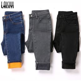 Fall Winter Women Jeans Warm Bound Feet Thickening Velvet Elastic Trousers Pant Plus Size Fashion Casual Pants 220216