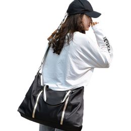 Female Large Capacity Luggage Bags Overnight Tote Pouch Casual Handbag Woman Duffle Sturdy Gym Bags Outdoor Travel Bag