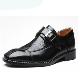 2020 New buckle Men Business Flats Shoes Crocodile Pattern Designer Dress wedding Loafers Men Christmas Party fashion Shoes