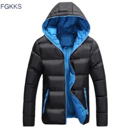 FGKKS Men Warm Parkas Winter Windproof Mountaineering Coat Male Solid Colour Fashion Thick Hooded Comfortable Parka 201126