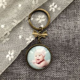 Retro Bronze Custom Photo Keychain Pendant Glass Photo Cabochon Dome Keyrings Family Members Souvenir