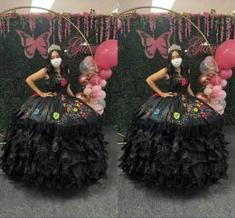 2022 Black Prom Sweet 15 Quinceanera Dresses Puffy Tiered Ball Gowns Vintage Flowers Embroidered Strapless Birthdat Party Formal Dress