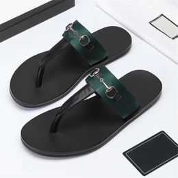 2021 Sommer Schwarze Weiche Ledersandalen Mules Bees Slide Rutschige Flache Kettensandalen Breite T-Bar Lässige Outdoor-Strand-Slip-Sandalen Mit Box