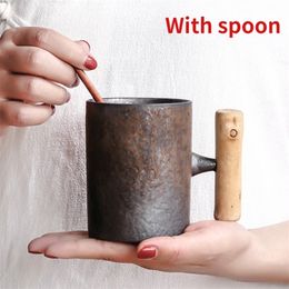 Japanese-style Vintage Ceramic Coffee Mug Tumbler Rust Glaze Tea Milk Beer with Wood Handle Water Cup Home Office Drinkware 220311