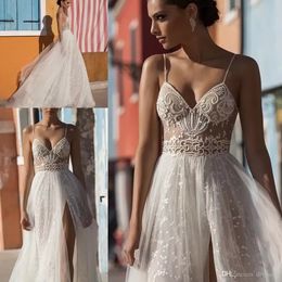 해변 웨딩 드레스 측면 분할 스파게티 환상 스윕 기차 진주 Backless 섹시한 Boho Bridal 가운 보헤미안 BA9522