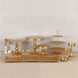 -7 pièces Cuireware Gold Gâteau Blanc Stand Set Round Metal Crystal Cupcake Dessin d'affichage Piédestal Mariage Partie de mariage 20220107 Q2