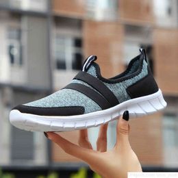 Arrival Spring and 2021 summer adult man's womens man's running shoes fashion grey navy blue black soft sole sports casual outdoor