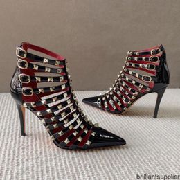 Frauen Rockstud Alkove Patentleder Stiefel Sexy Dame High Heel Goldene Nieten Ausschnitte Black Gold Red Party Boot Fashion New Luxurys