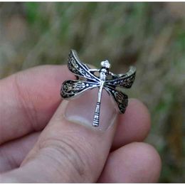 -Creatividad retro Dragonfly Forma Forma Marca Mujeres Sencillo para ocasiones múltiples Joyas de fiesta Anillos de dedo de boda