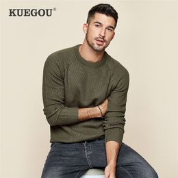 Kuegou 2020 primavera in cotone tinta unita nero maglione bianco uomo pullover casual jumper per marchio maschile lavorato a maglia stile coreano 18016 LJ200916