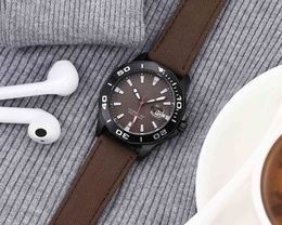 38mm small three needle quartz leather mens watches Fashion 8 Colour men dress designer watch whole men's gifts w307j