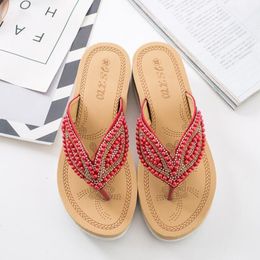 New Trend Beach Slippers Rhinestone Eye Personality Pearl Slippers Girl Out Casual Beading Crystal Flip Flops Slide Sandals Y200423