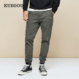 KUEGOU 100% cotton Army green Men's casual pants Beam foot bib overall autumn winter leisure fashion Korea edition slim UK-0948 LJ201104