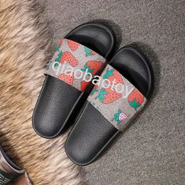 2021 men slippers women ladies Flat platform sandals Rubber slide Floral brocade Gear bottoms flip flops Bee striped Beach causal slipper