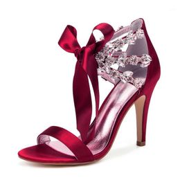 Босоножки со сверкающими кристаллами и цепочкой, галстук-лента, женские атласные вечерние модельные туфли на высоком каблуке, модные туфли-лодочки для вечеринки, свадьбы, ночного клуба1