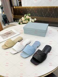 2022 New Pantofole con tacco in pelle trapuntata scivola tacco sottile e sandali decorati Pantofole da donna di lusso di alta qualità Taglia 35-42